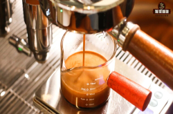 怎樣喝Espresso纔是正確步驟？濃縮咖啡裏的咖啡因含量是多少？